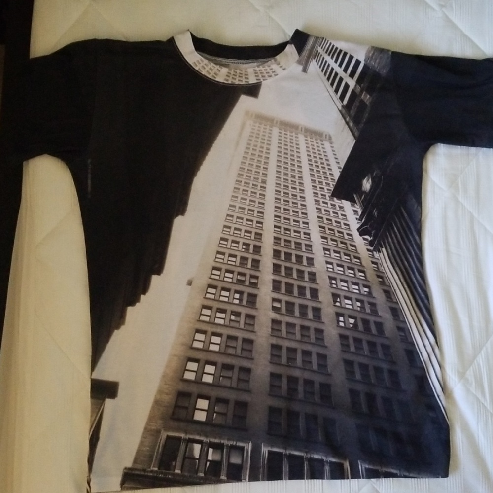 *Unisex* Metropolitan Museum of Art Urban Shirt